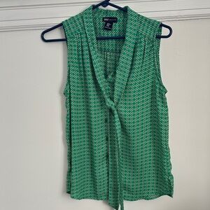 Jones New York Green Patterned Sleeveless Blouse
